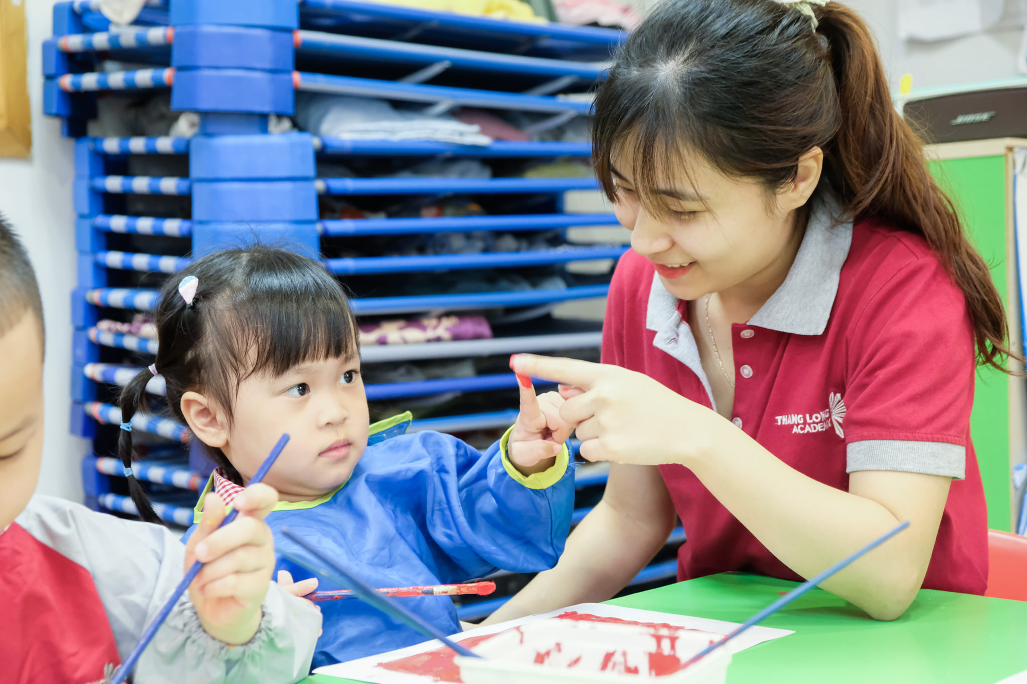 TẶNG CỜ TỔ QUỐC CHO NGƯ DÂN VƯƠN KHƠI BÁM BIỂN