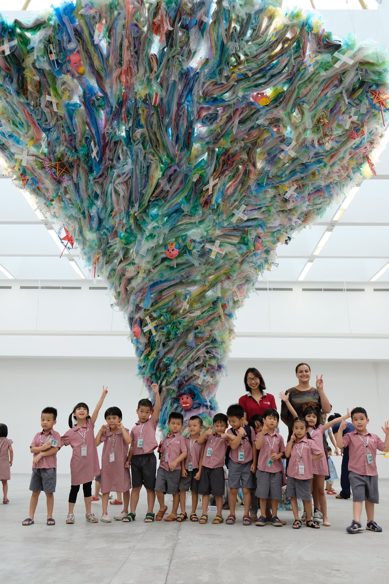 Đáp Xuống “Hành Tinh Nhựa”